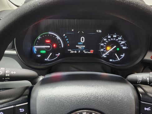 Used 2025 Toyota Sienna LE image 11