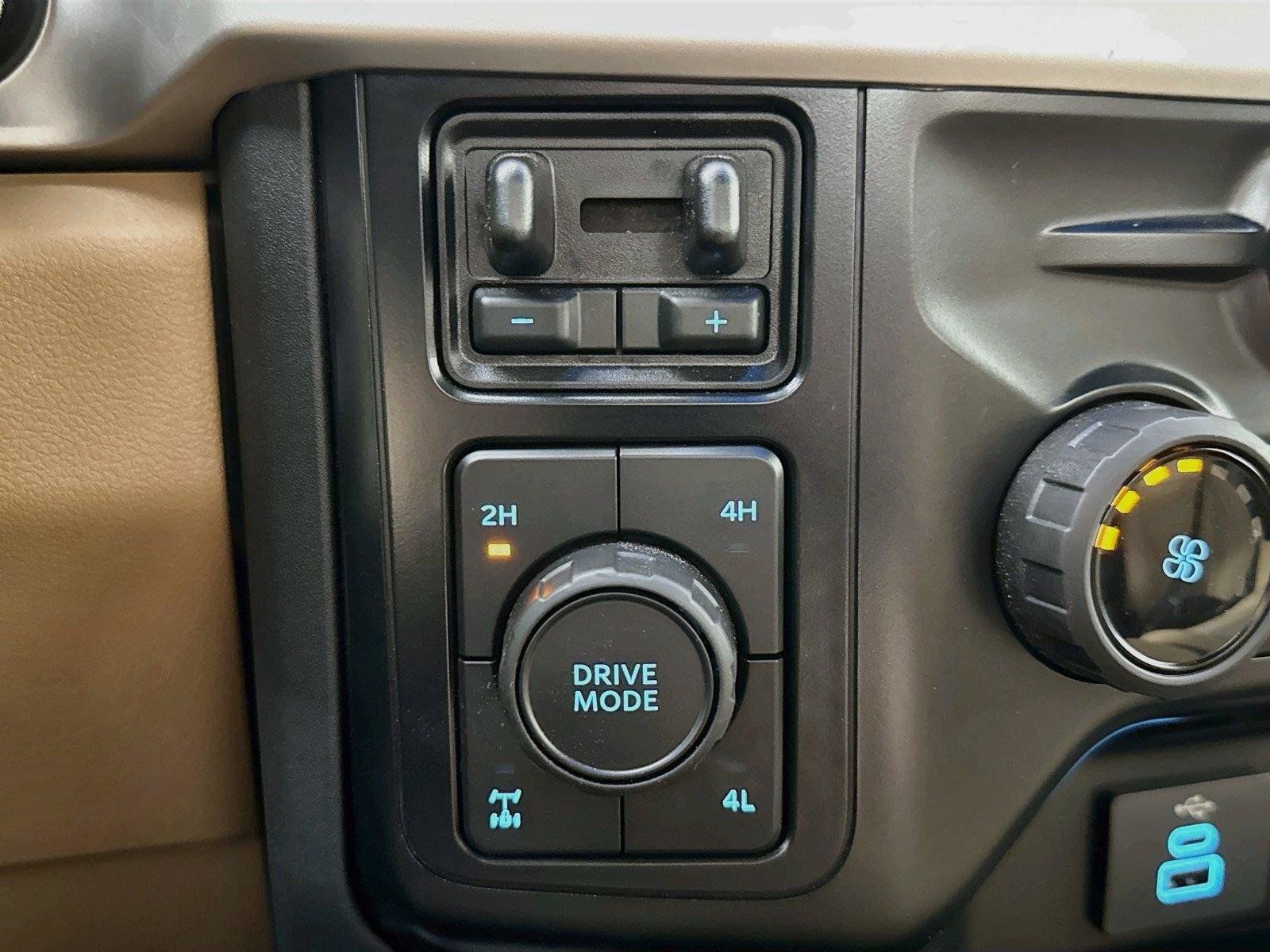 Used 2023 Ford F350 XLT w/ 360-Degree Camera Package AWD/4WD image 15