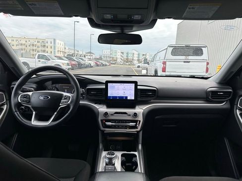 Used 2023 Ford Explorer XLT image 17