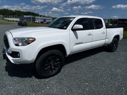 Certified 2023 Toyota Tacoma SR5 AWD/4WD image 4