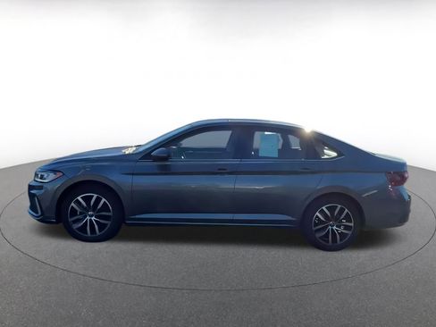 Used 2025 Volkswagen Jetta SE image 9