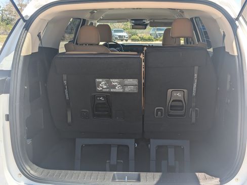 Used 2022 Kia Carnival LX FWD image 13