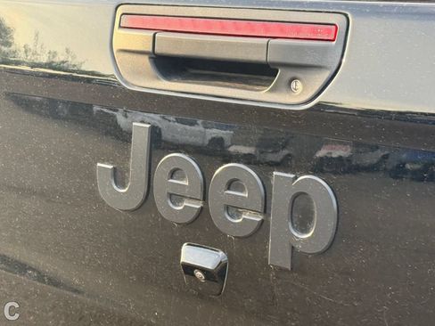 Used 2021 Jeep Gladiator Sport AWD/4WD image 11