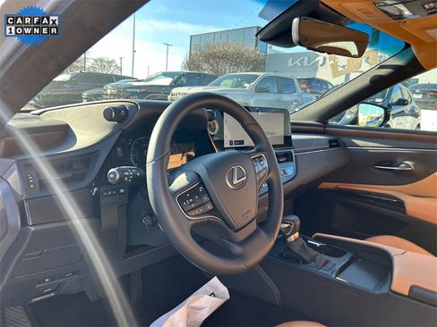 Used 2025 Lexus ES 350 w/ Premium Package image 17