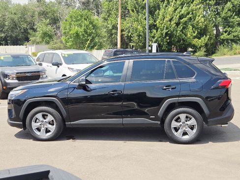 Used 2022 Toyota RAV4 XLE AWD/4WD image 8