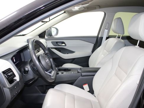 Used 2024 Nissan Rogue SL FWD image 17