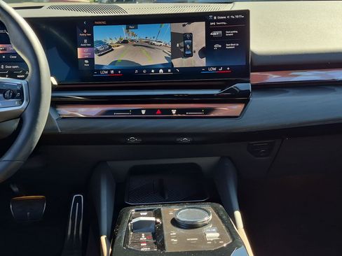 Used 2026 BMW i5 eDrive40 w/ M Sport Package RWD image 29