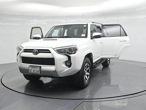 Used 2022 Toyota 4Runner TRD Off-Road Premium AWD/4WD image 31