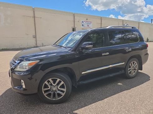 Used 2013 Lexus LX 570 4WD w/ Luxury Pkg image 3