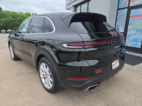 Used 2024 Porsche Cayenne w/ Premium Package AWD/4WD image 8