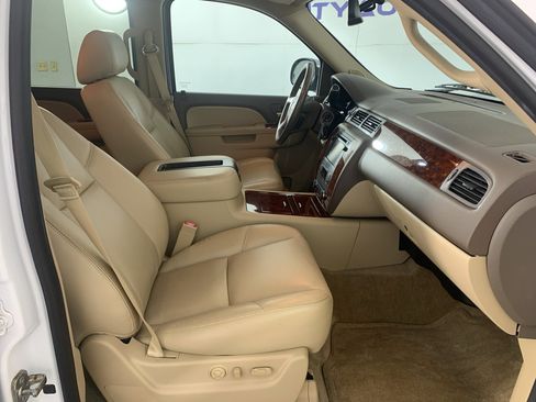 Used 2014 Chevrolet Tahoe LTZ RWD image 41