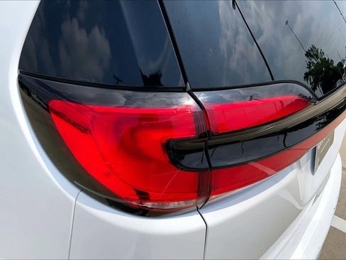 Used 2024 Chrysler Pacifica Touring-L FWD image 27