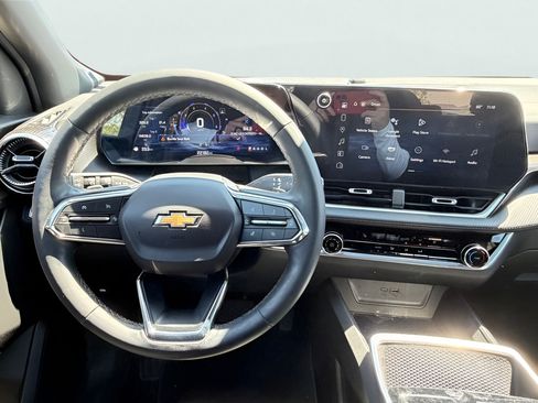 Used 2025 Chevrolet Equinox LT w/ Safety and Technology Package FWD image 20