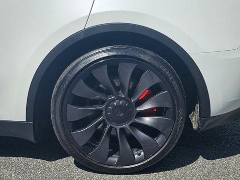 Used 2023 Tesla Model Y Performance AWD/4WD image 19