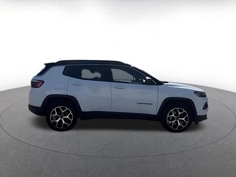 Used 2025 Jeep Compass Limited image 2