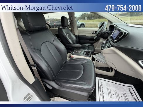 Used 2022 Chrysler Pacifica Touring-L image 36