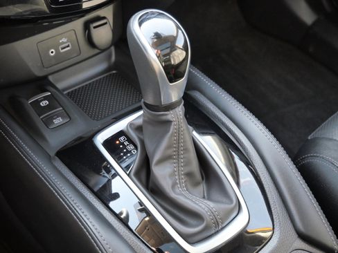 Used 2020 Nissan Rogue SL w/ Premium Package image 25