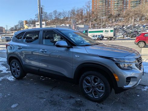 Used 2025 Kia Seltos LX image 5