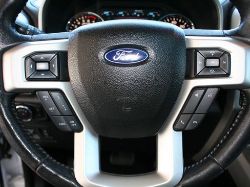 Used 2018 Ford F150 Lariat w/ Equipment Group 502A Luxury AWD/4WD image 18