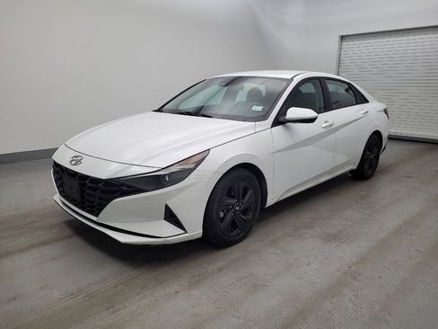 Used 2021 Hyundai Elantra SEL FWD image 2
