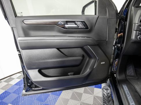 Used 2025 Chevrolet Tahoe Z71 w/ Comfort Package AWD/4WD image 14