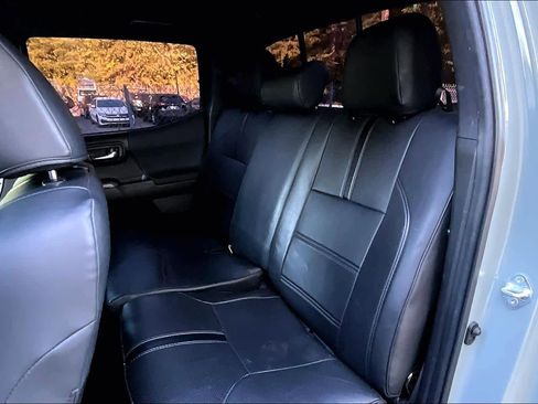 Used 2022 Toyota Tacoma TRD Off-Road image 20