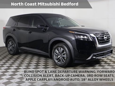 Used 2024 Nissan Pathfinder S image 1