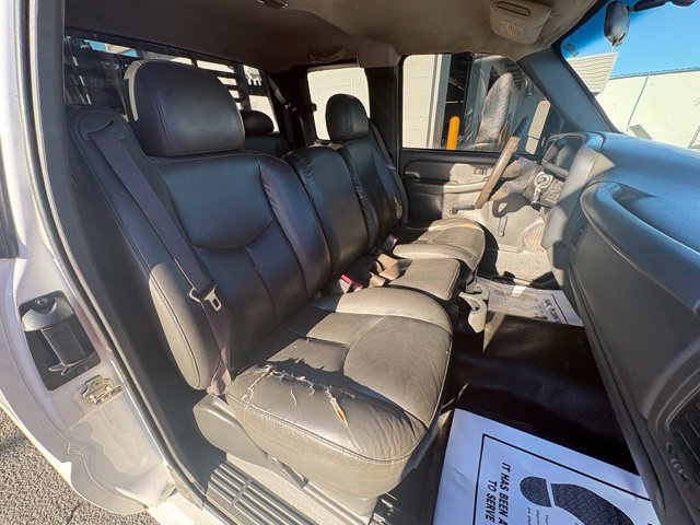 Used 2004 Chevrolet Silverado 3500 2WD Extended Cab w/ Heavy-Duty Power Package image 18