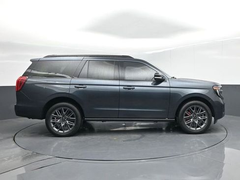 Used 2025 Ford Expedition Platinum w/ Stealth Performance Package AWD/4WD image 9