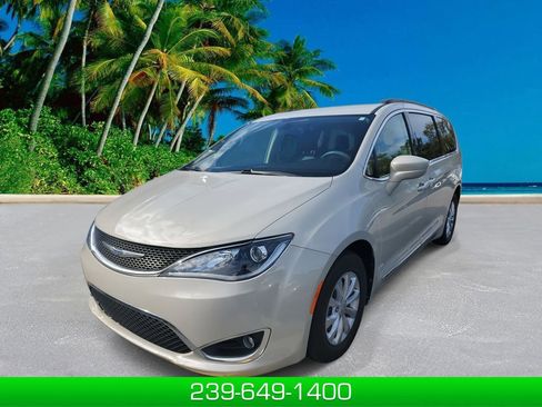 Used 2017 Chrysler Pacifica Touring-L image 1