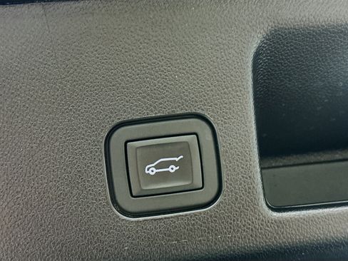 Used 2025 Chevrolet Equinox EV RS FWD image 28