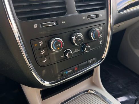 Used 2019 Dodge Grand Caravan SXT FWD image 24