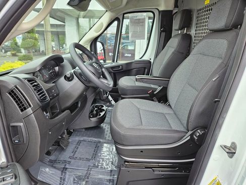 Used 2025 RAM ProMaster 2500 w/ Convenience Group FWD image 15