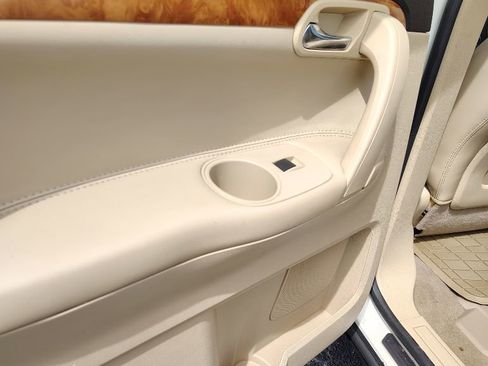 Used 2009 Saturn Outlook XR w/ Convenience Package image 11