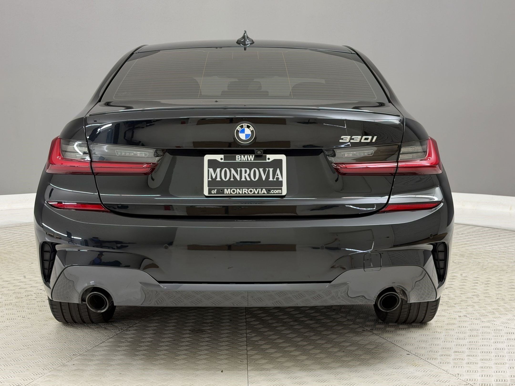 Certified 2022 BMW 330i Sedan w/ M Sport Package RWD image 10