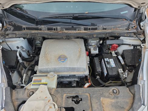 Used 2013 Nissan Leaf S FWD image 8