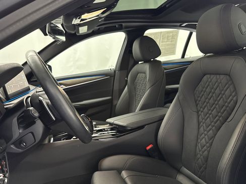 Certified 2023 BMW 530e w/ Premium Package image 22