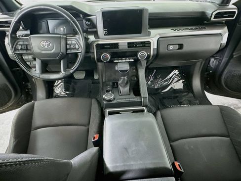 Used 2025 Toyota Tacoma SR5 AWD/4WD image 16