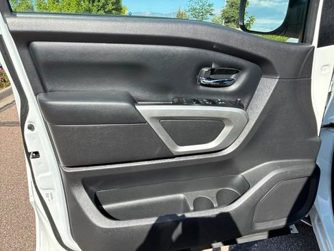 Used 2024 Nissan Titan SV AWD/4WD image 21