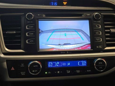 Used 2015 Toyota Highlander XLE AWD/4WD image 13