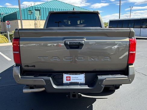 Used 2024 Toyota Tacoma TRD Off-Road w/ TRD Off Road Premium Package AWD/4WD image 4