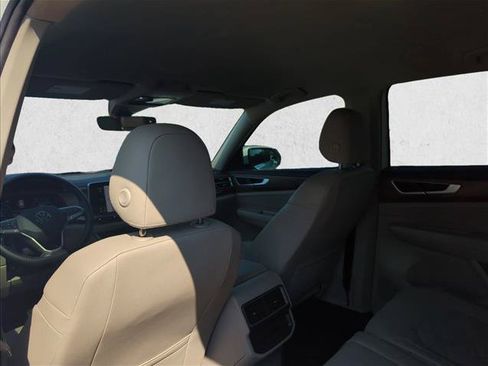 Used 2025 Volkswagen Atlas SE FWD image 28