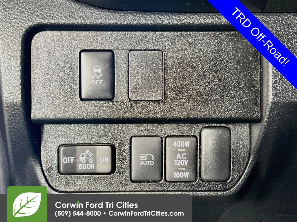 Used 2022 Toyota Tacoma TRD Off-Road AWD/4WD image 17