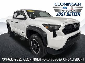 Used 2024 Toyota Tacoma TRD Off-Road w/ TRD Off Road Upgrade Package AWD/4WD video 1