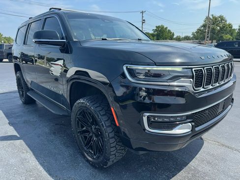 Used 2023 Jeep Wagoneer 4WD w/ Premium Group I image 15