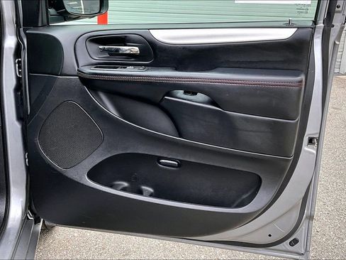 Used 2019 Dodge Grand Caravan GT image 29
