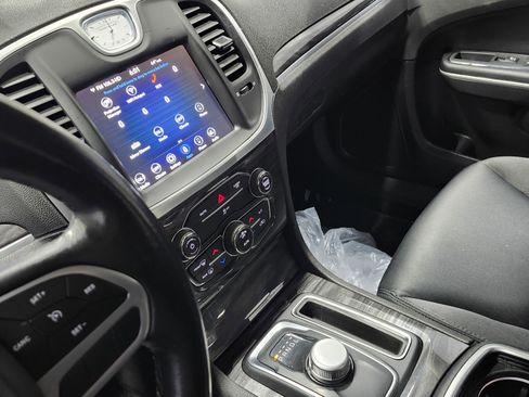 Used 2020 Chrysler 300 Touring w/ Driver Convenience Group image 29