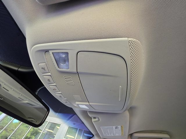 Used 2020 Ford Edge Titanium FWD image 33