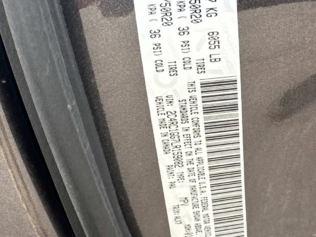 Certified 2020 Chrysler Pacifica Limited w/ Tire & Wheel Group FWD image 19