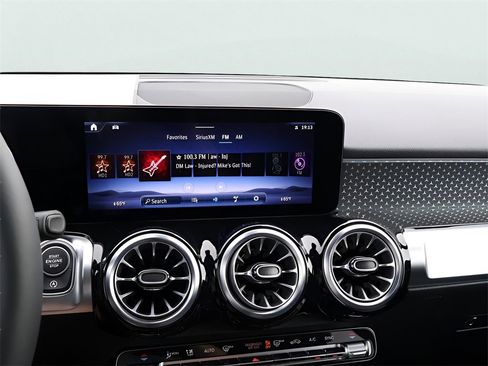 New 2025 Mercedes-Benz GLB 250 4MATIC image 22